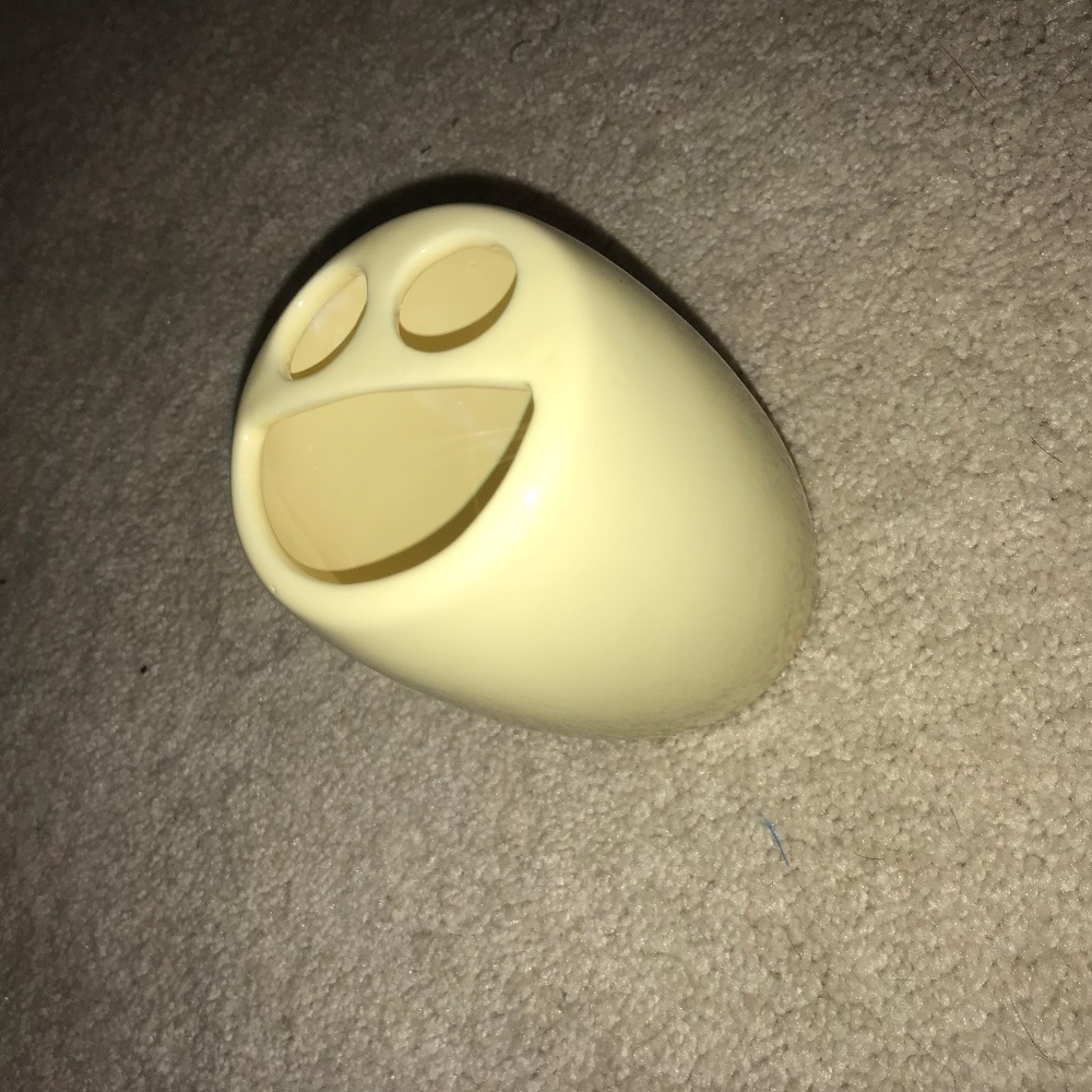 yellow smiley face toothbrush holder porcelain cup